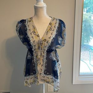 Guess top size small